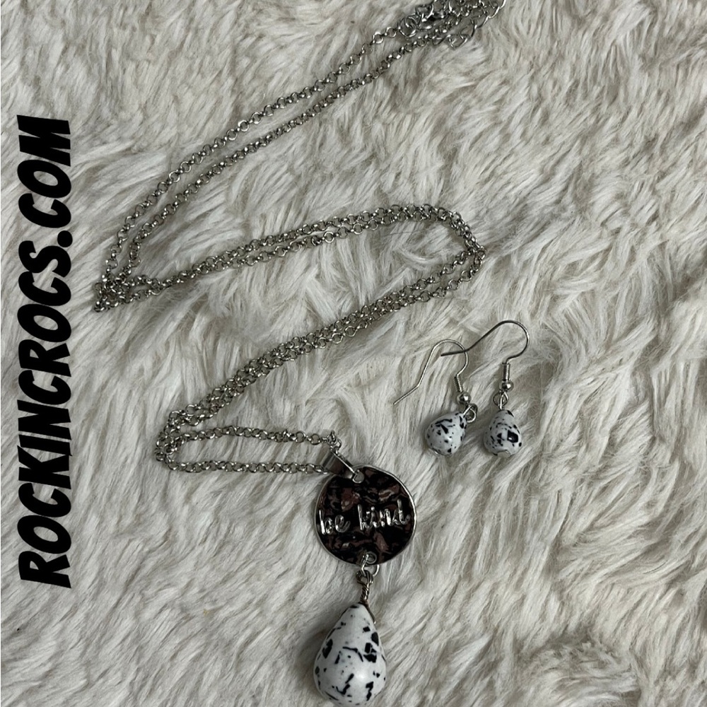 Caring Couture Paparazzi Necklace